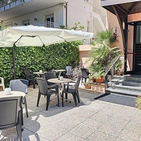 Hotel Iride Suite & Breakfast- Ideale Per Famiglie E Coppie Riccione Exterior photo
