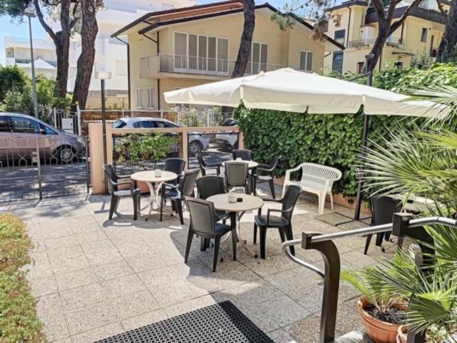 Hotel Iride Suite & Breakfast- Ideale Per Famiglie E Coppie Riccione Exterior photo